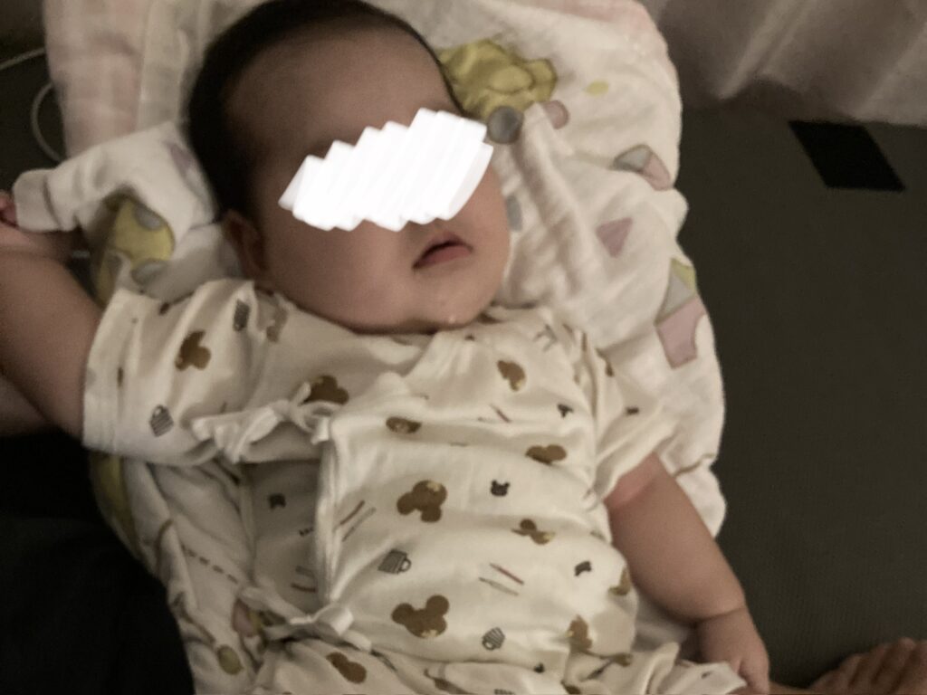 寝室にいる赤ちゃん