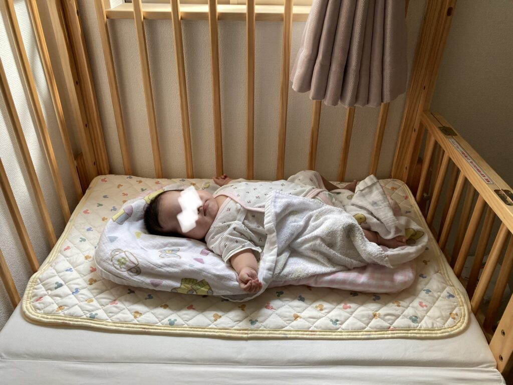 生後3ヶ月 ねんねする赤ちゃん