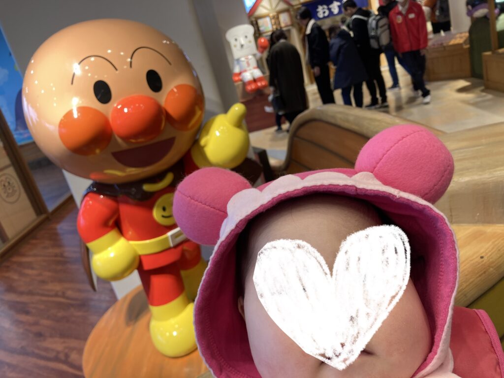 アンパンマンミュージアムで赤ちゃんの記念撮影