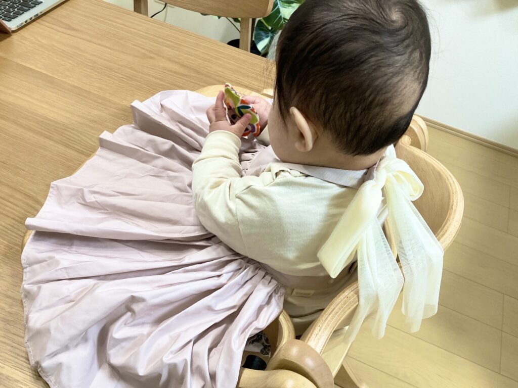 マールマールエプロン　ブーケ　後ろのリボン